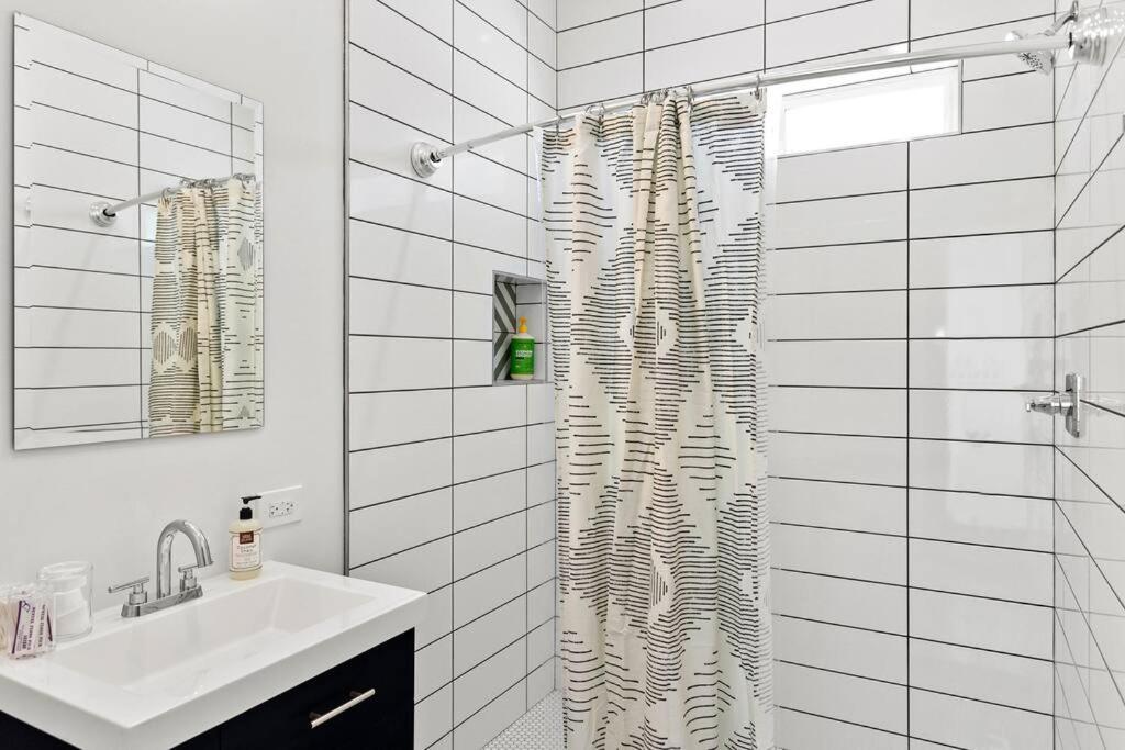 Funky Pool Side In Dtphx Apartment *